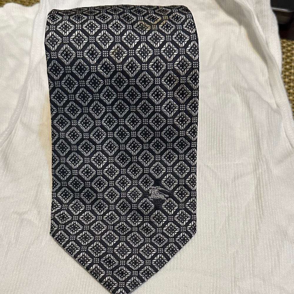 Classic Burberry Dark blue and White Patterned Tie